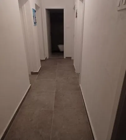 אכסניה Melada Dom