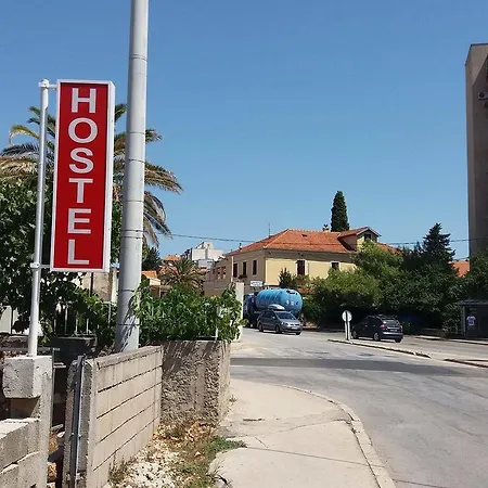 Melada Dom אכסניה