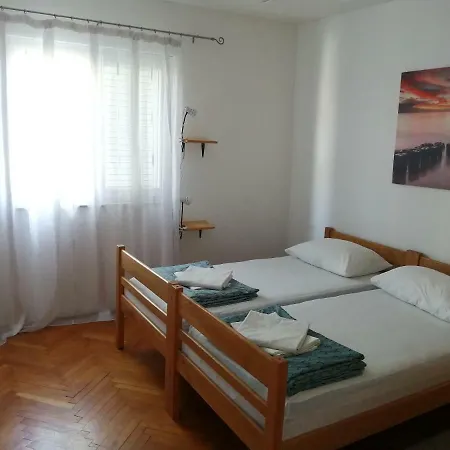 Melada Dom אכסניה זאדאר